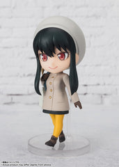 TAMASHII NATIONS Yor Forger poseability highlights versatile display scenarios.