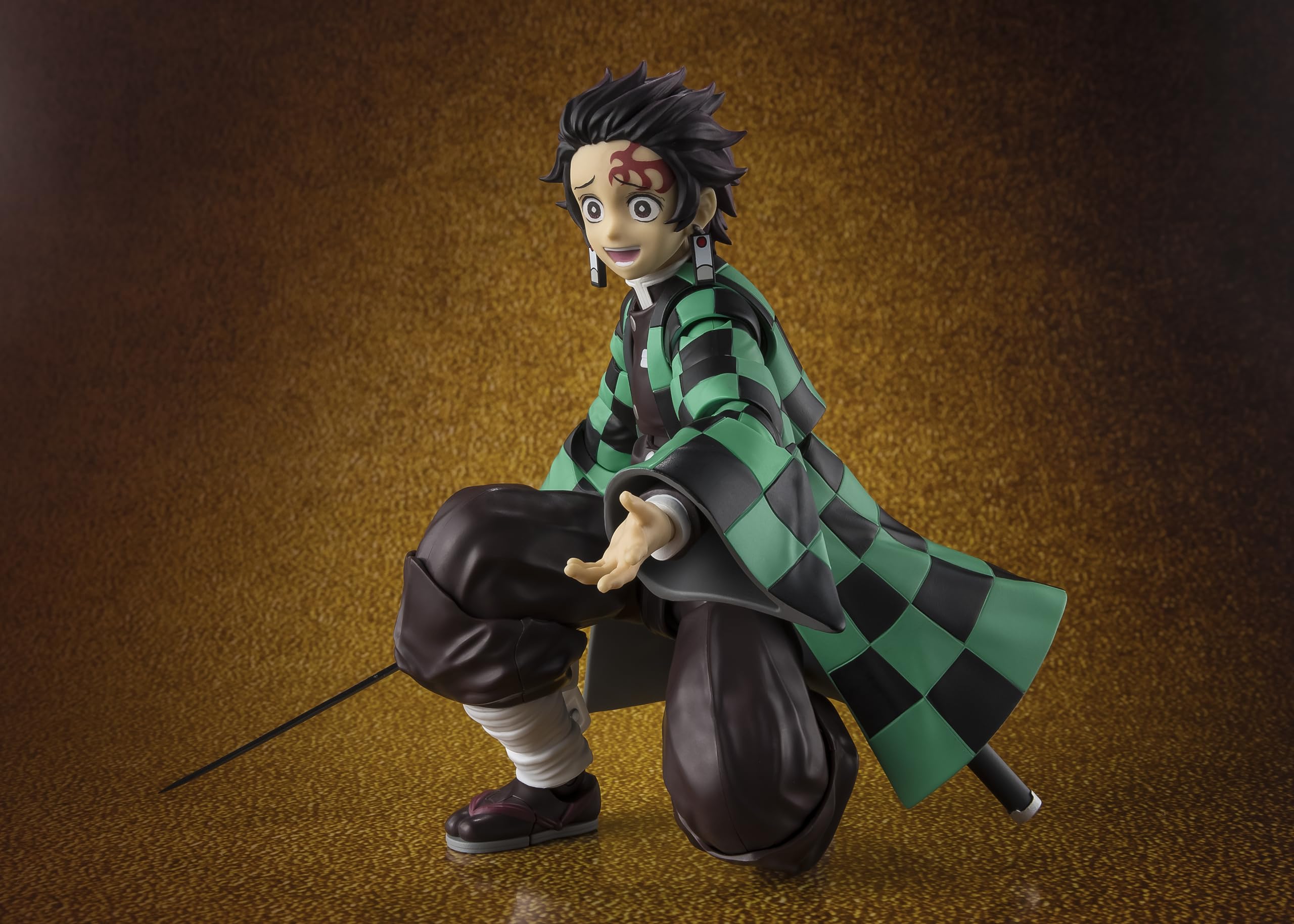Tamashii Nations Tanjiro Kamado interchangeable wrists enable versatile poses and expressions.