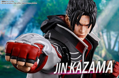 Jin Kazama S.H.Figuarts heads provide expression options for intense scenes.