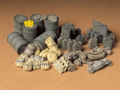 Tamiya canvas field bag and ammo pouch provide authentic soldier gear