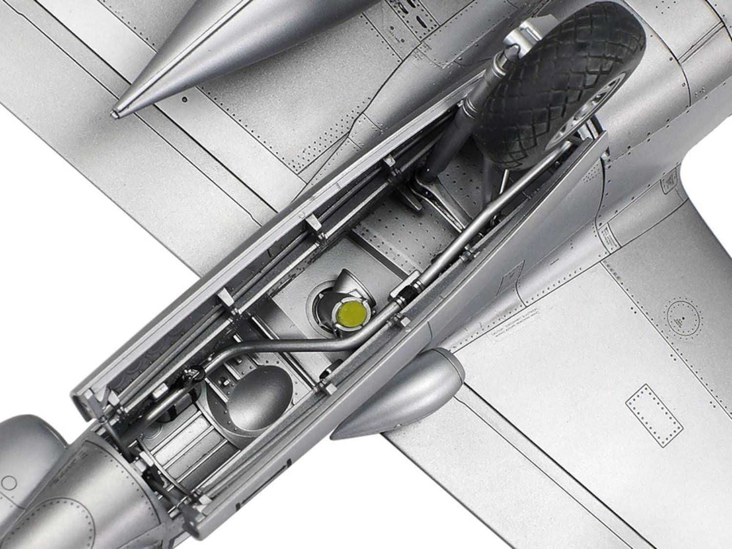 TAMIYA P-38J Lightning panel lines highlight for realistic texture.