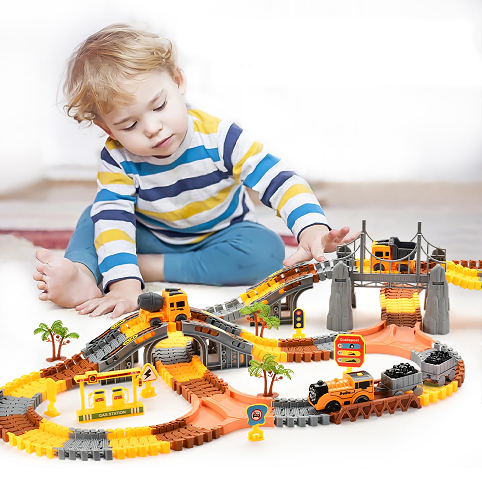 TANMGIN flexible track layout enables creative builds and scenarios