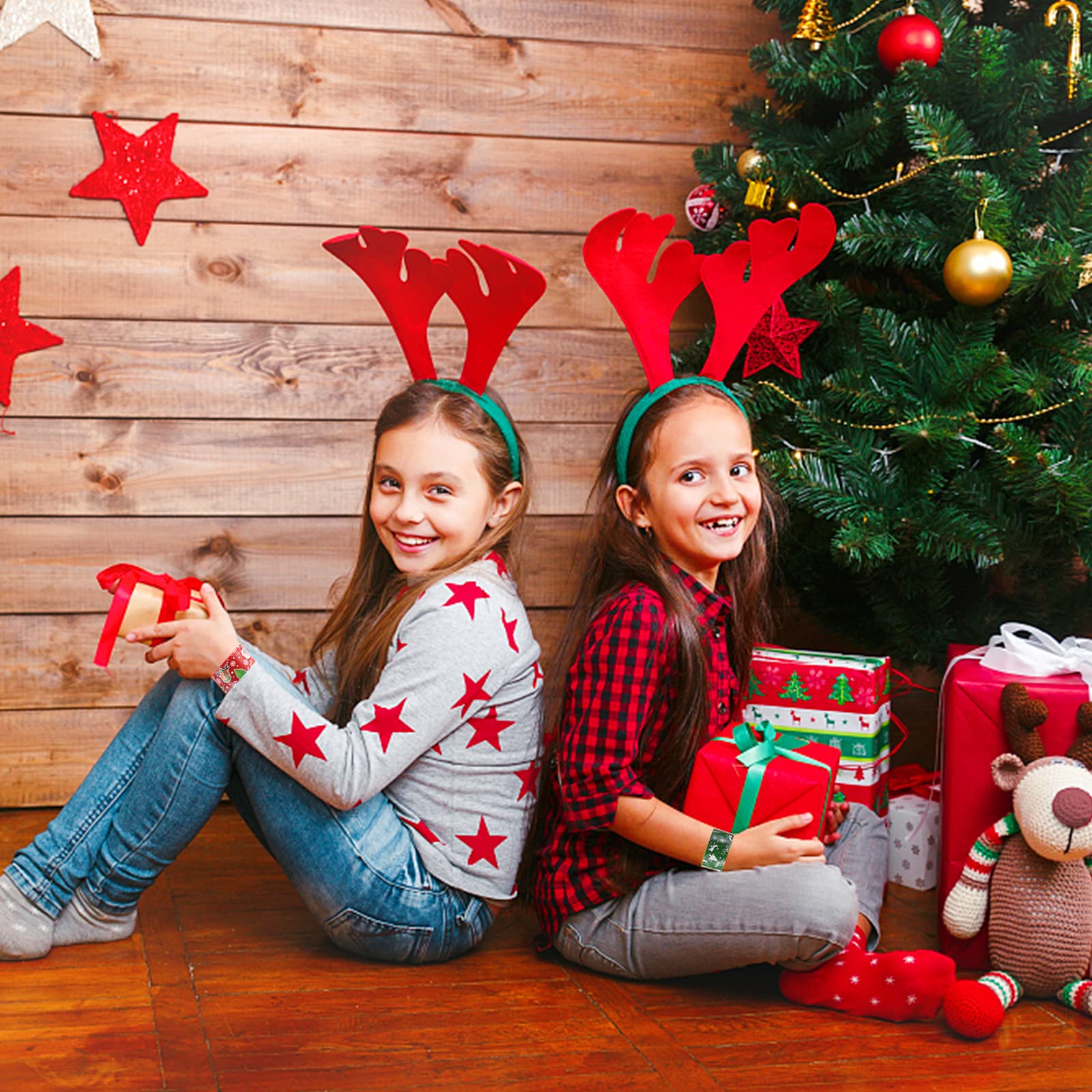 TAOVEN Wreath bracelet brings festive flair to table settings and favors.