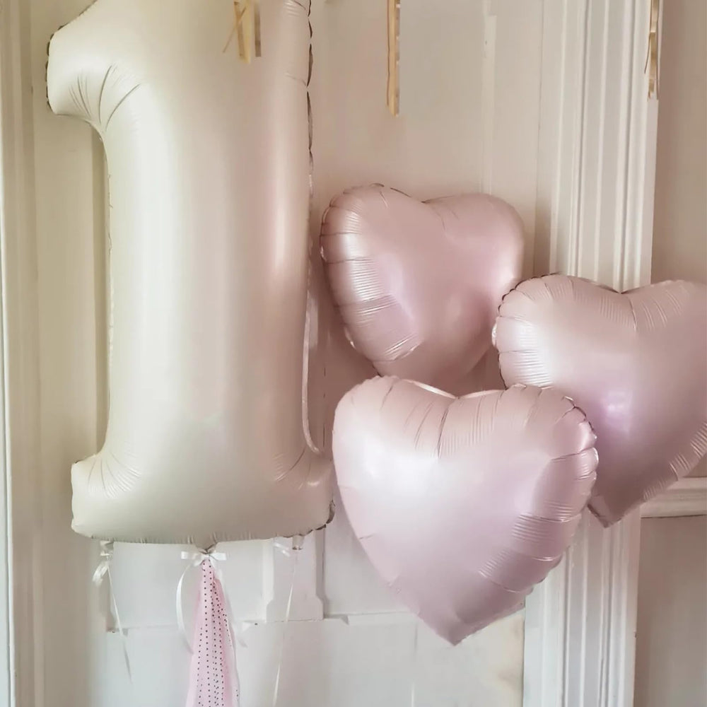TAOYE baby-pink and cream hearts suit baby shower.