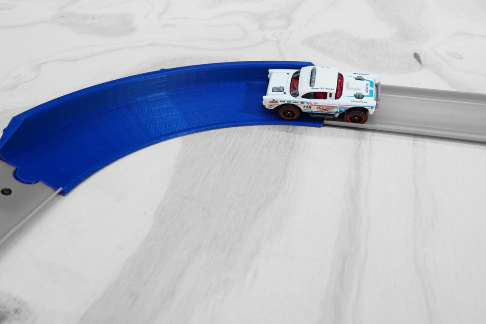 TechConnext high-speed corner enhances dynamic Hot Wheels play.