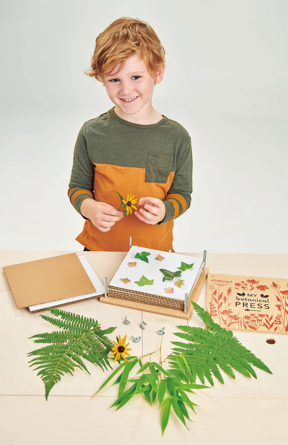 Tender Leaf Toys My Botanical Press kid using invites creative botanical projects.