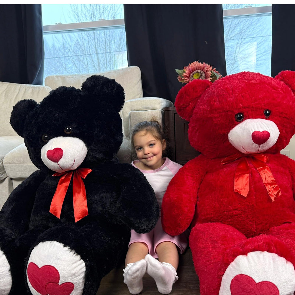 Tezituor giant plush bear features soft polyester fabric for cozy companionship.