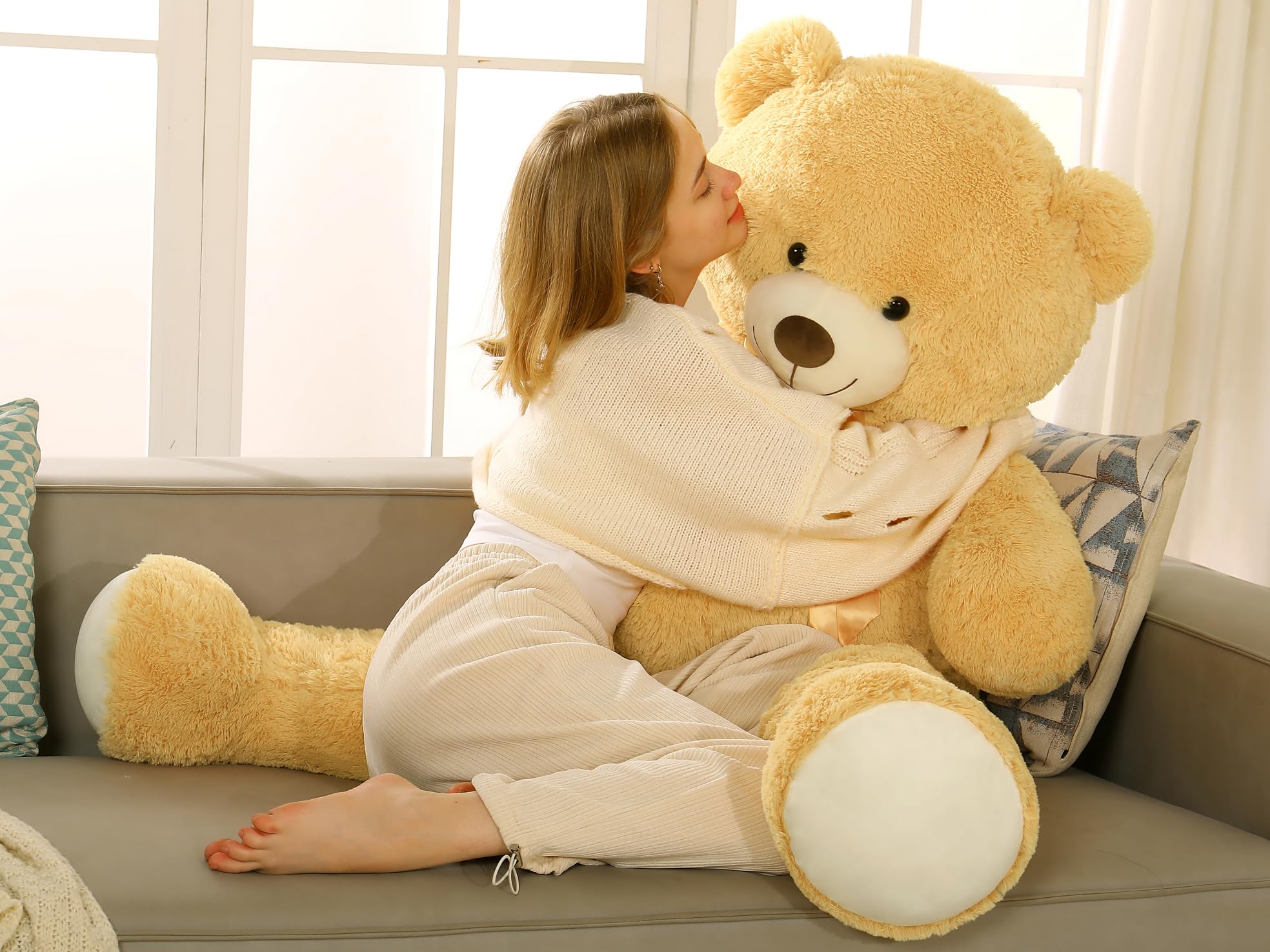 Tezituor giant teddy bear soft fabric close-up shows cloud-like touch.