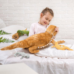 Tezituor lizard family set as an educational storytelling aid