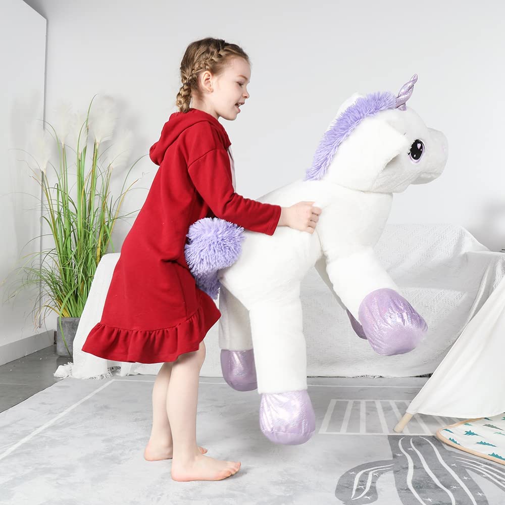 Tezituor plush toy provides cuddly hugs during bedtime and reading
