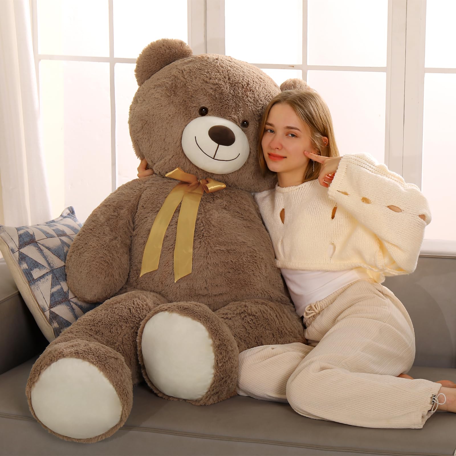 Tezituor 59-inch bear acts as a delightful centerpiece.