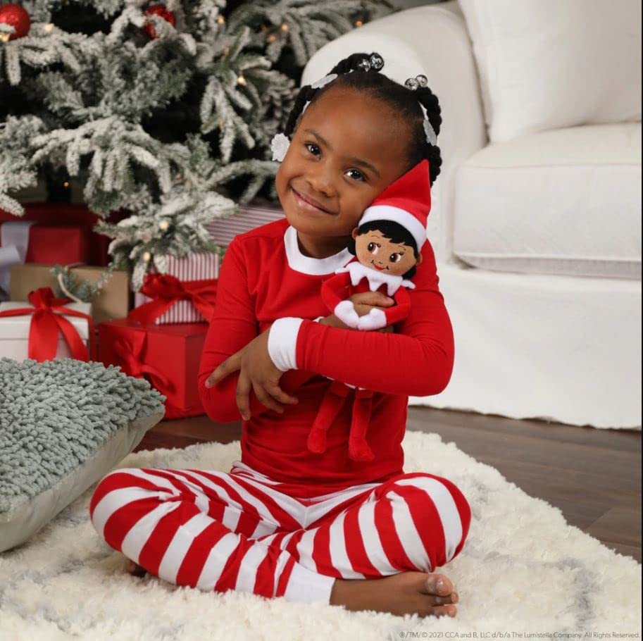 The Elf on the Shelf Plushee Pal Snuggler with Joy Travel Bag ready for nightly journeys.