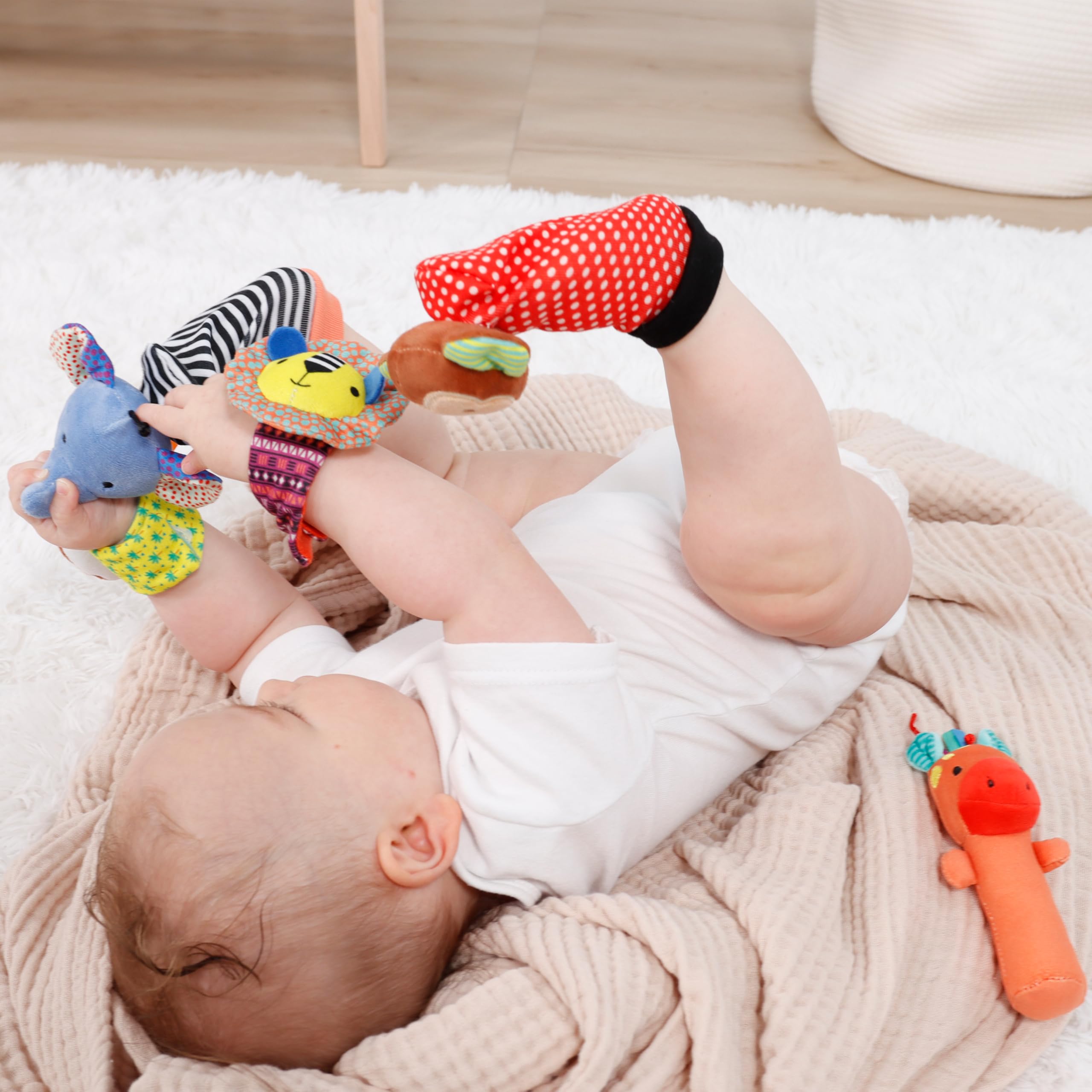 The Peanutshell ankle rattle offers soft, gentle engagement for crawling and exploration.