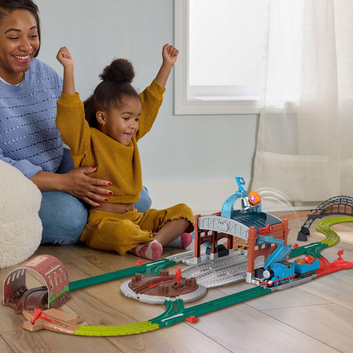 Thomas & Friends delivery warehouse shows barrel loading action