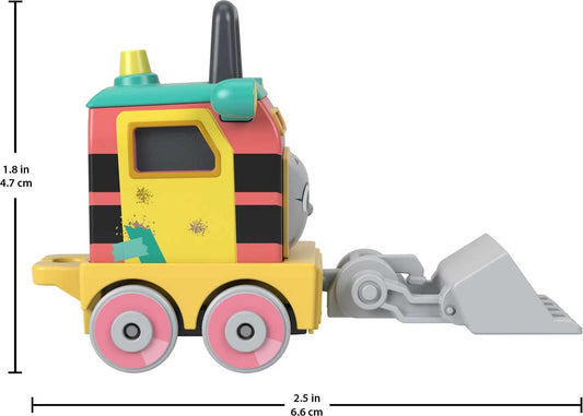 Thomas & Friends Sandy detachable scoop enables imaginative scooping play.