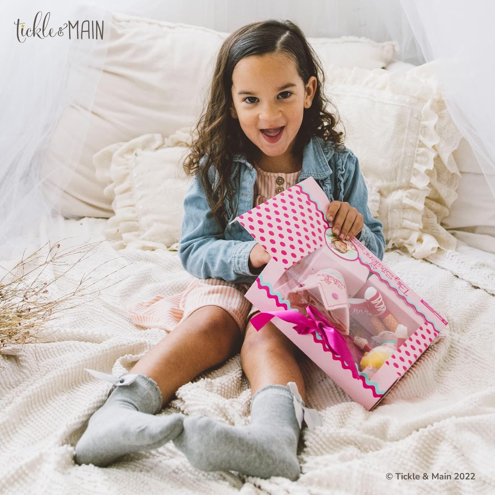 Tickle & Main big sister moment captures emotion for family photos.