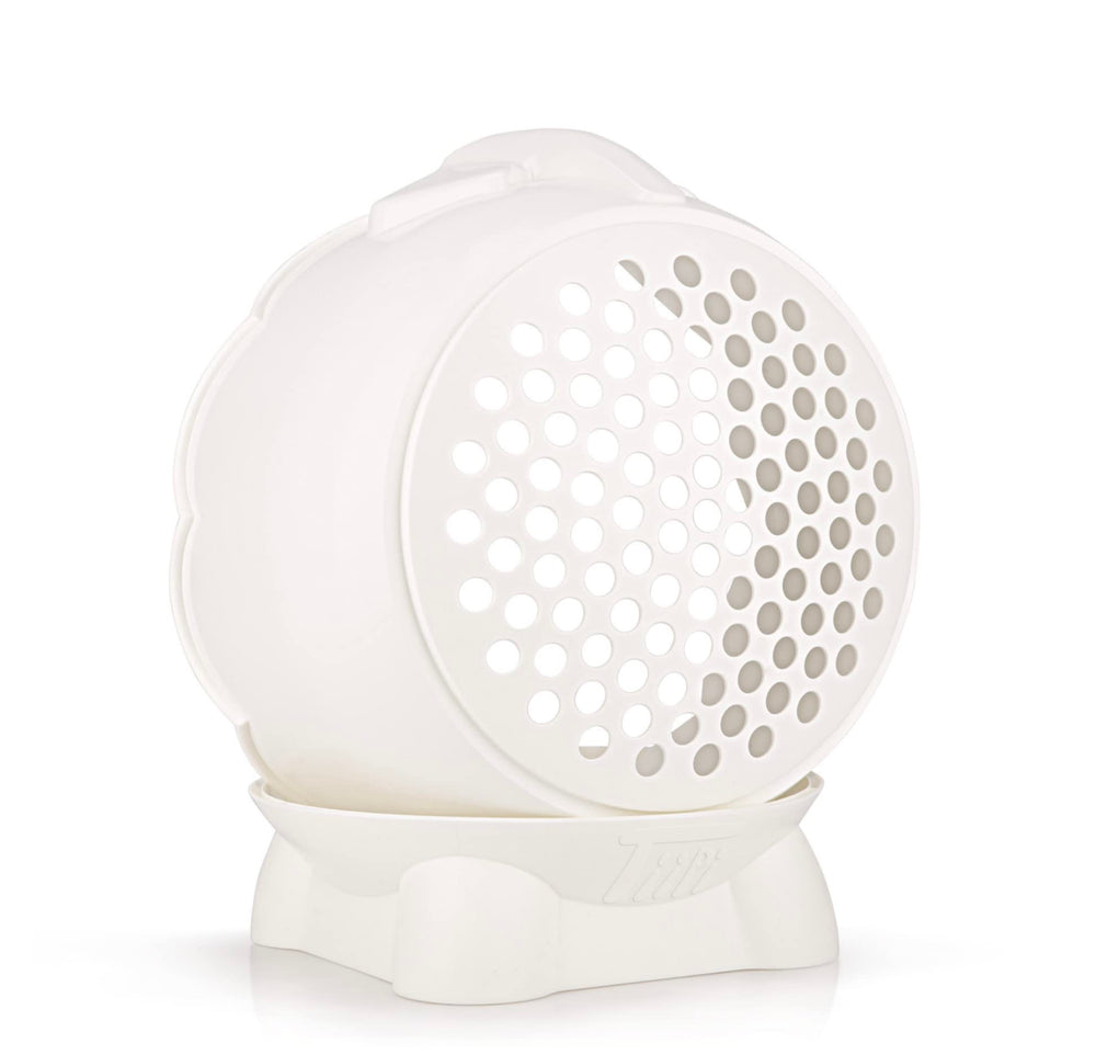 Tiipi silicone rinse cup aids toy drying after baths.