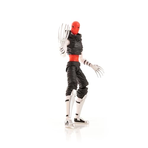 Foot Assassin striped sleeves illustrating visual deception and extended reach in battle.