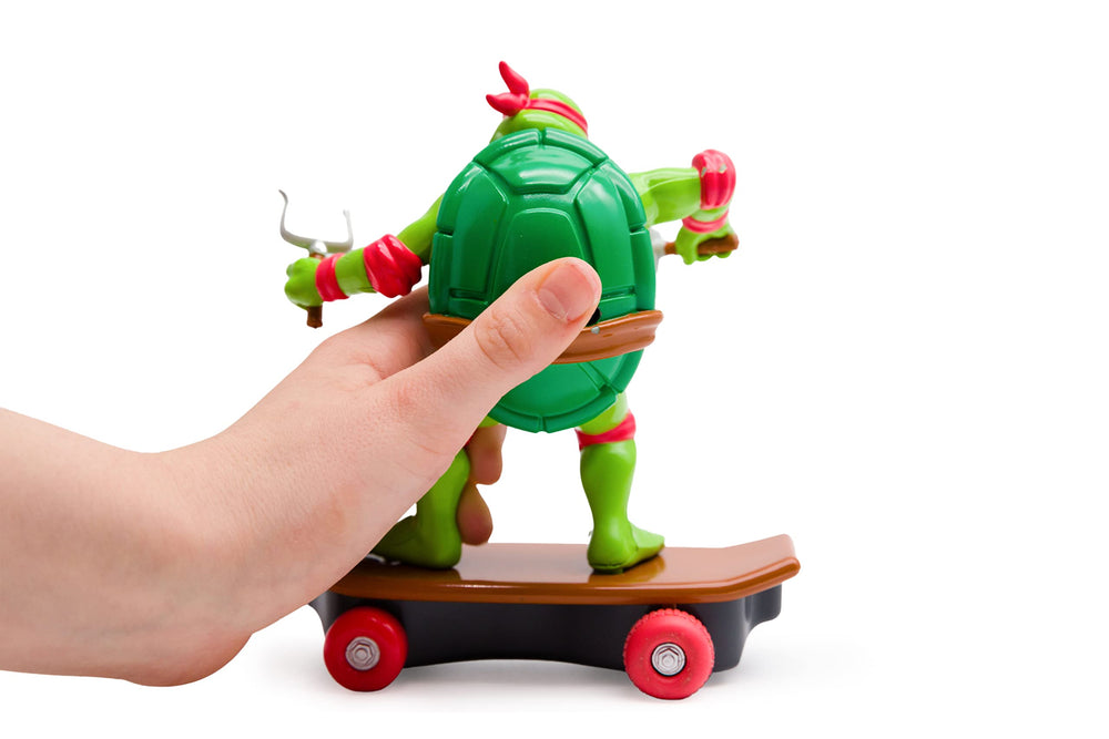 Michelangelo joins the Sewer Shredders for colorful action play.