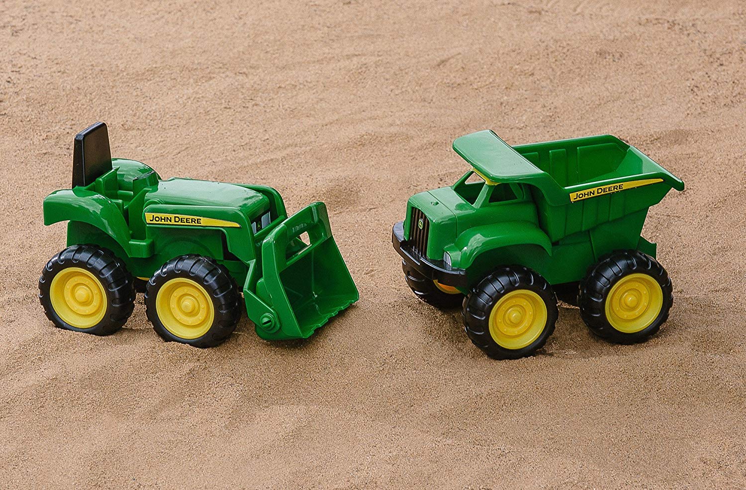 TOMY John Deere official license badge for trusted play.
