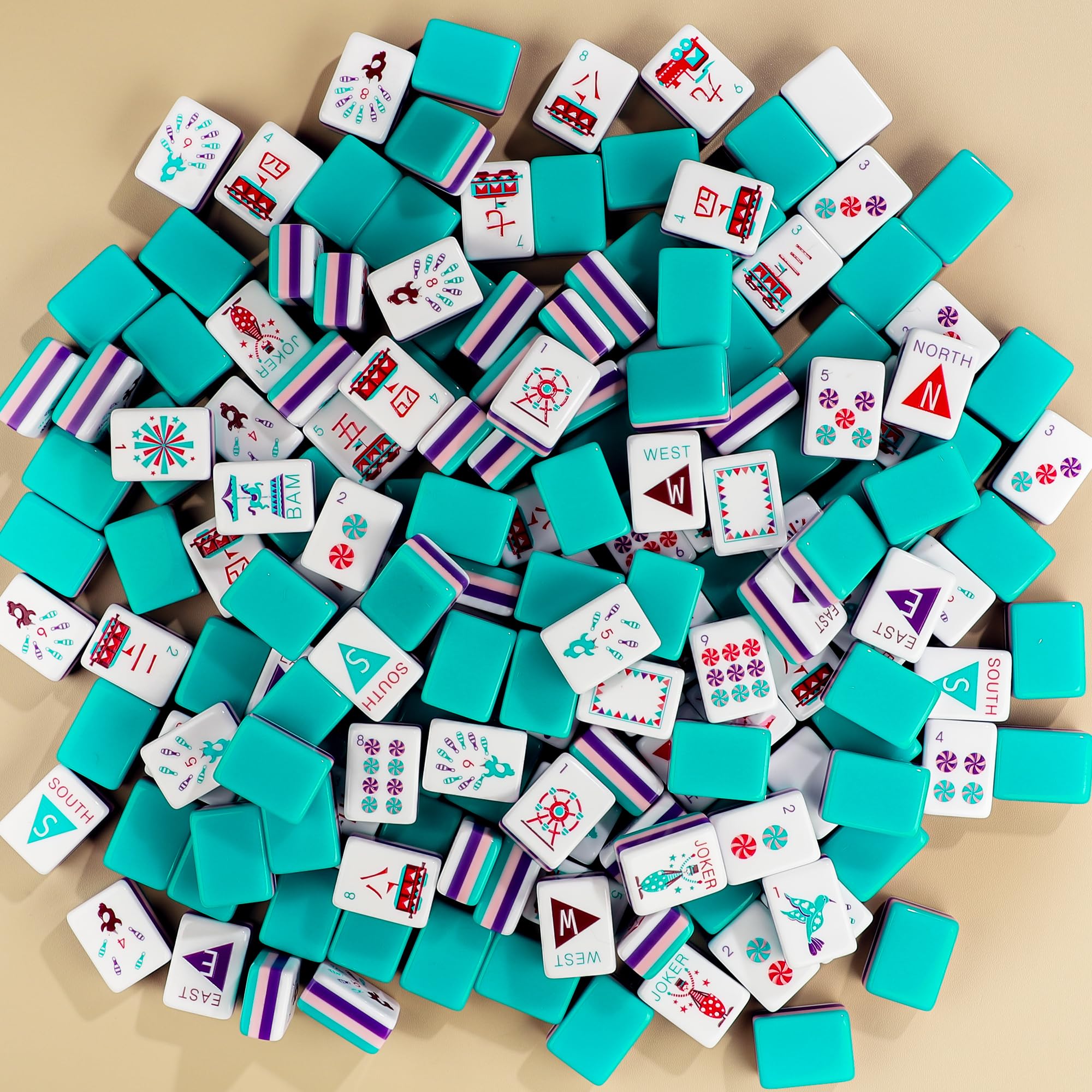 Topmahjing three gold dice for dynamic gameplay and score variation.