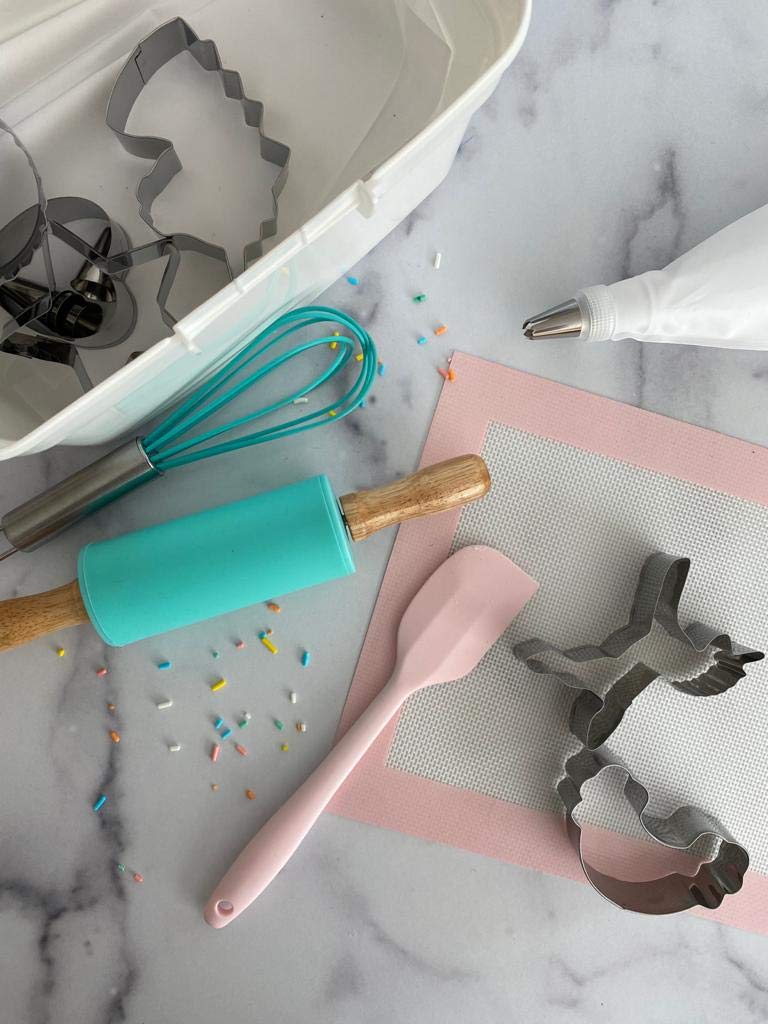 Tovla Jr cookie cupcake picks add decorative finishing touches