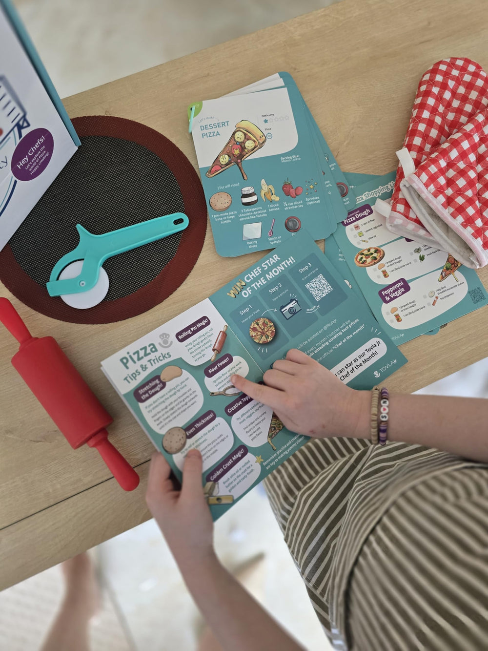 Tovla Jr. visual recipe cards guide kids step by step.
