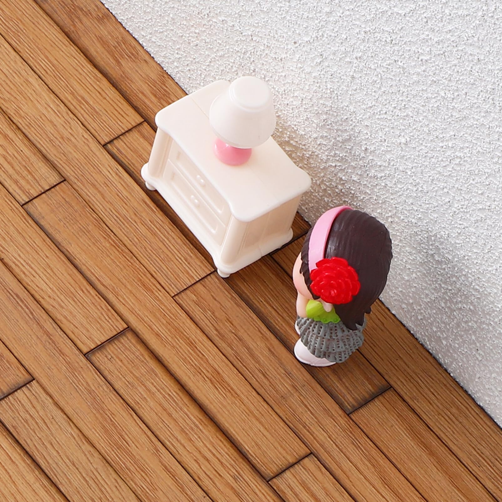 TOYANDONA light brown floor panels add warmth to mini scenes