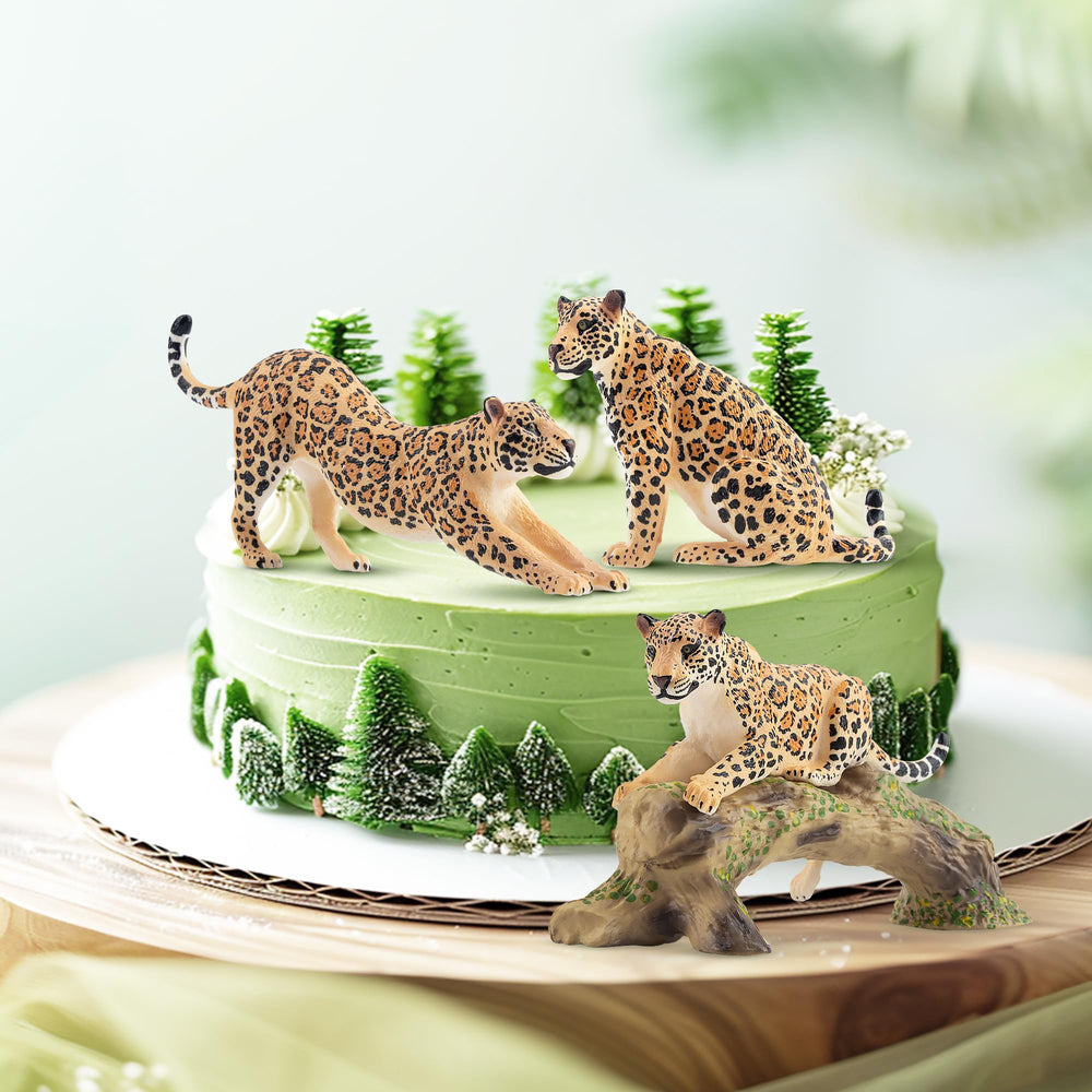 Toymany detailed paintwork emphasizes realistic textures and charm.