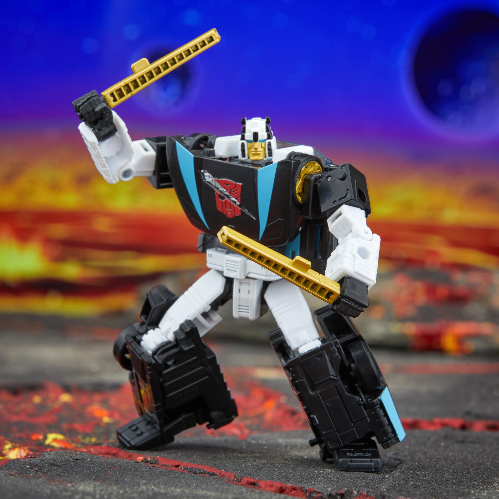 Transformers Armada Wheeljack articulated arms for dynamic action stances.