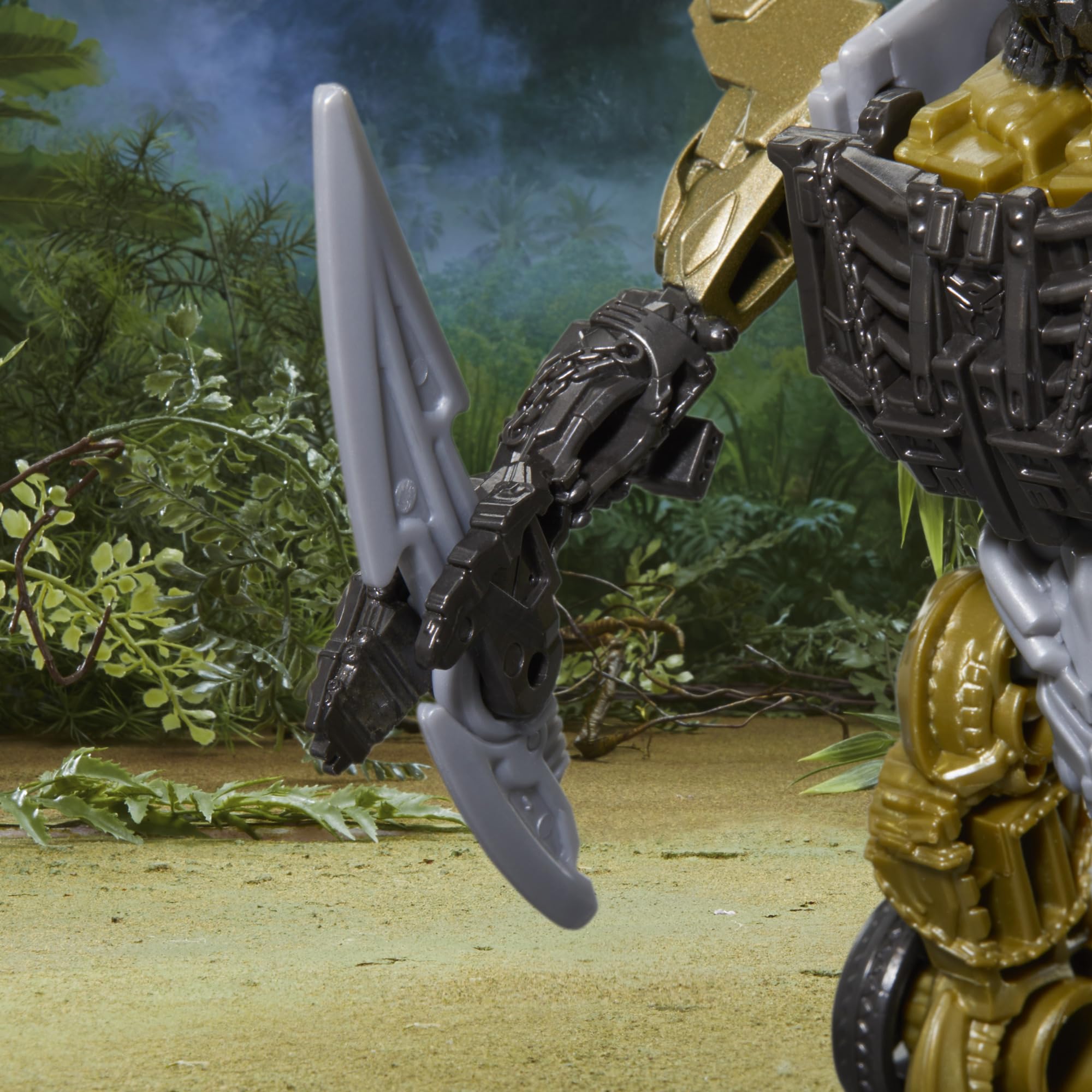 Transformers Battle Changers 4.5-inch scale supports easy conversion and action.