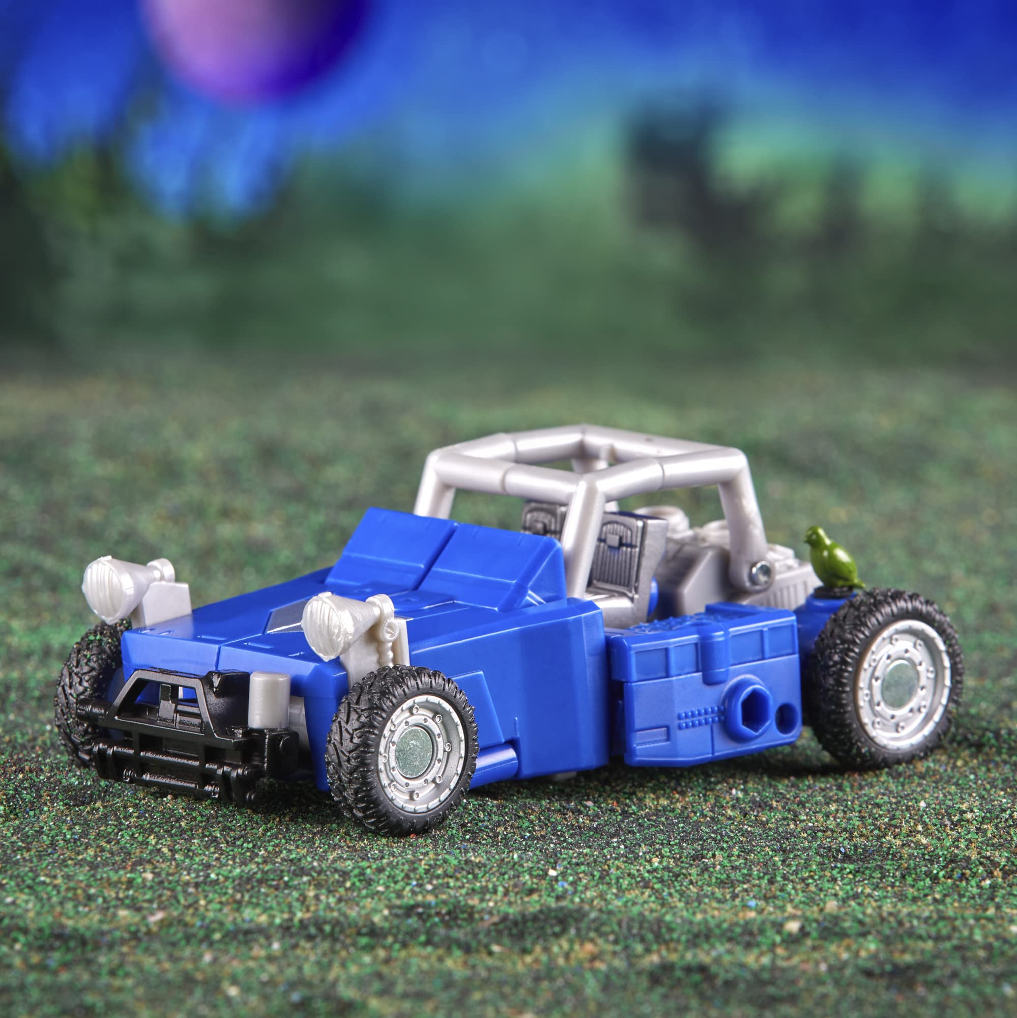 Transformers Beachcomber Paradise Parakeet accessory adds color detail