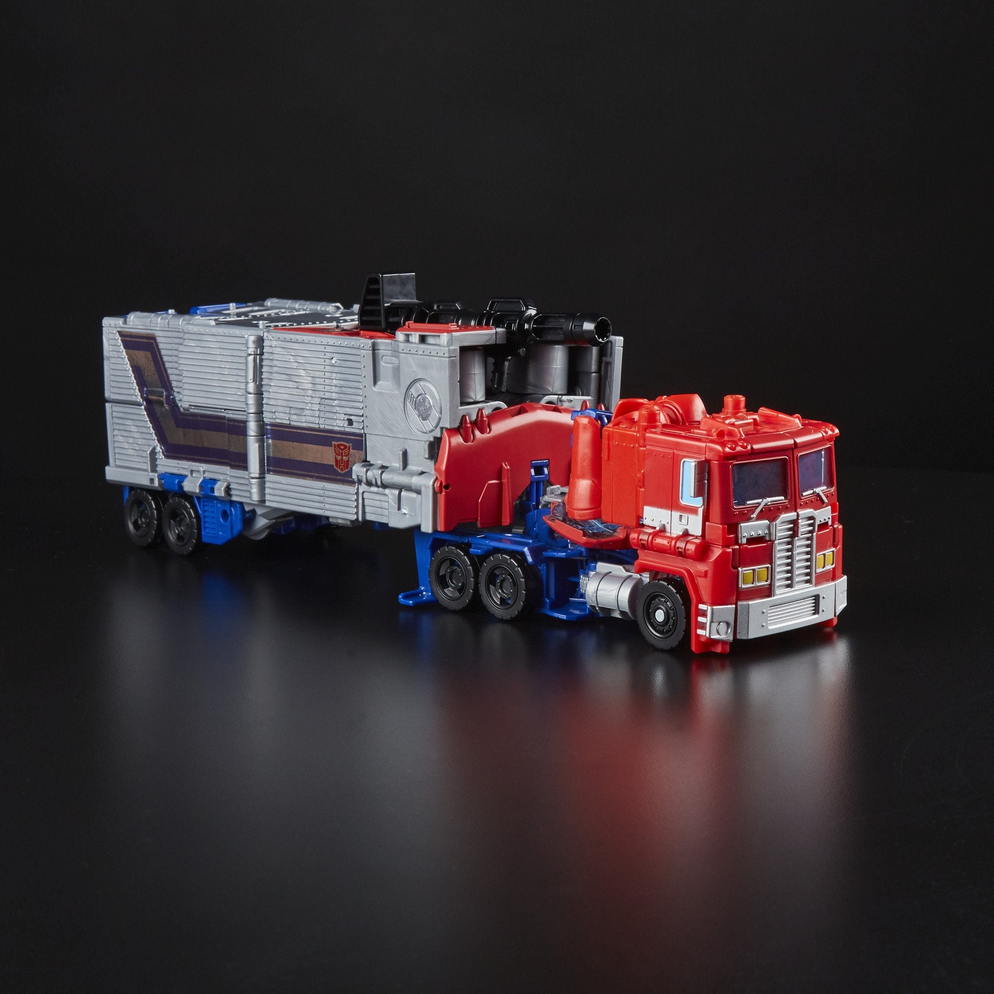 Transformers collectible character card included enhances reference and collection.