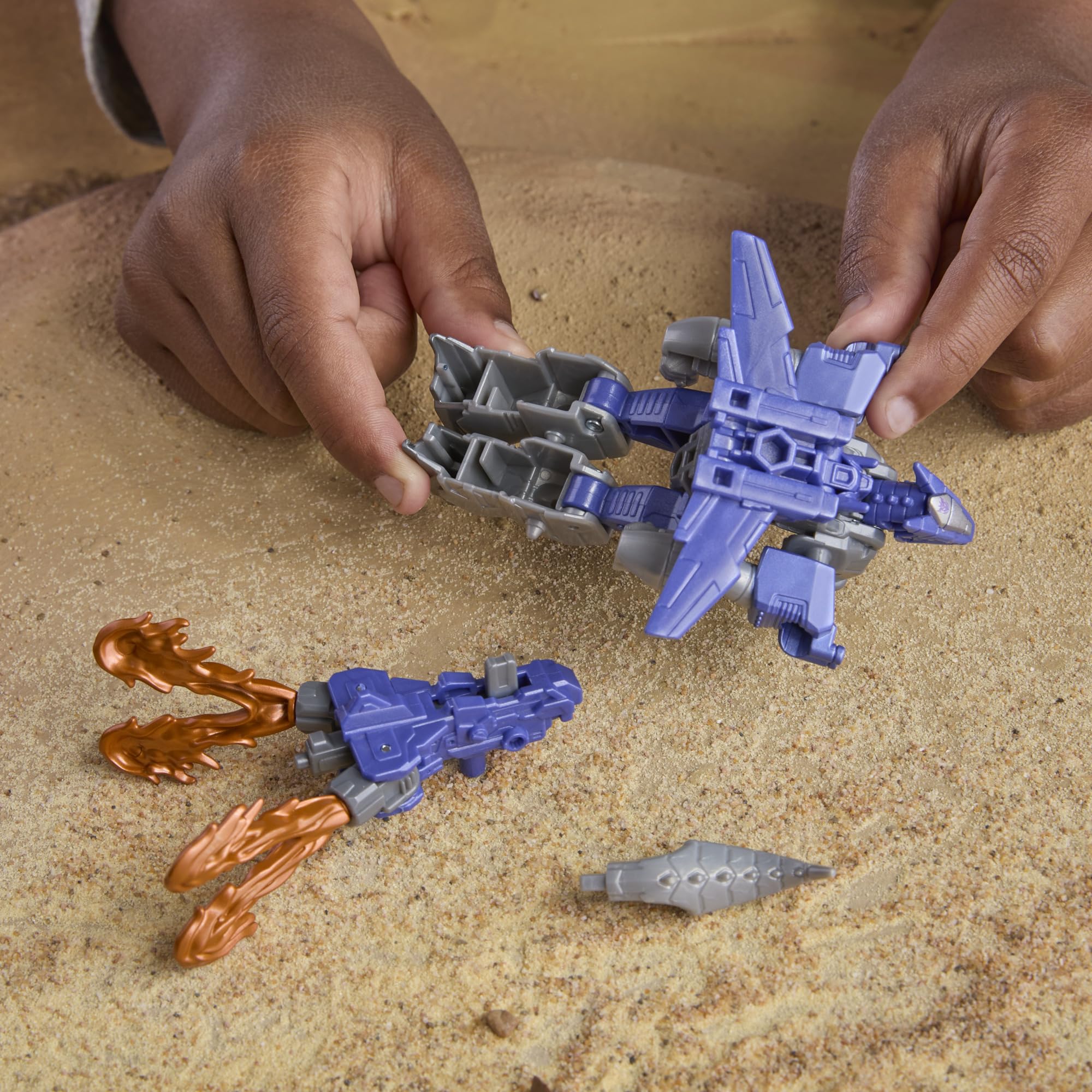 Transformers CYBERWORLD 4-inch figure poseable for diverse displays