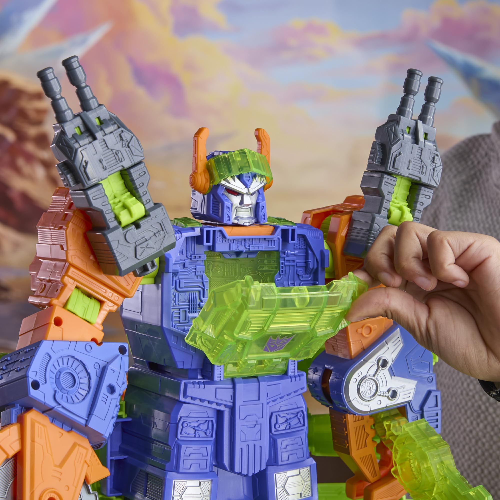Lights and sounds activation on Transformers CYBERWORLD Scorponok