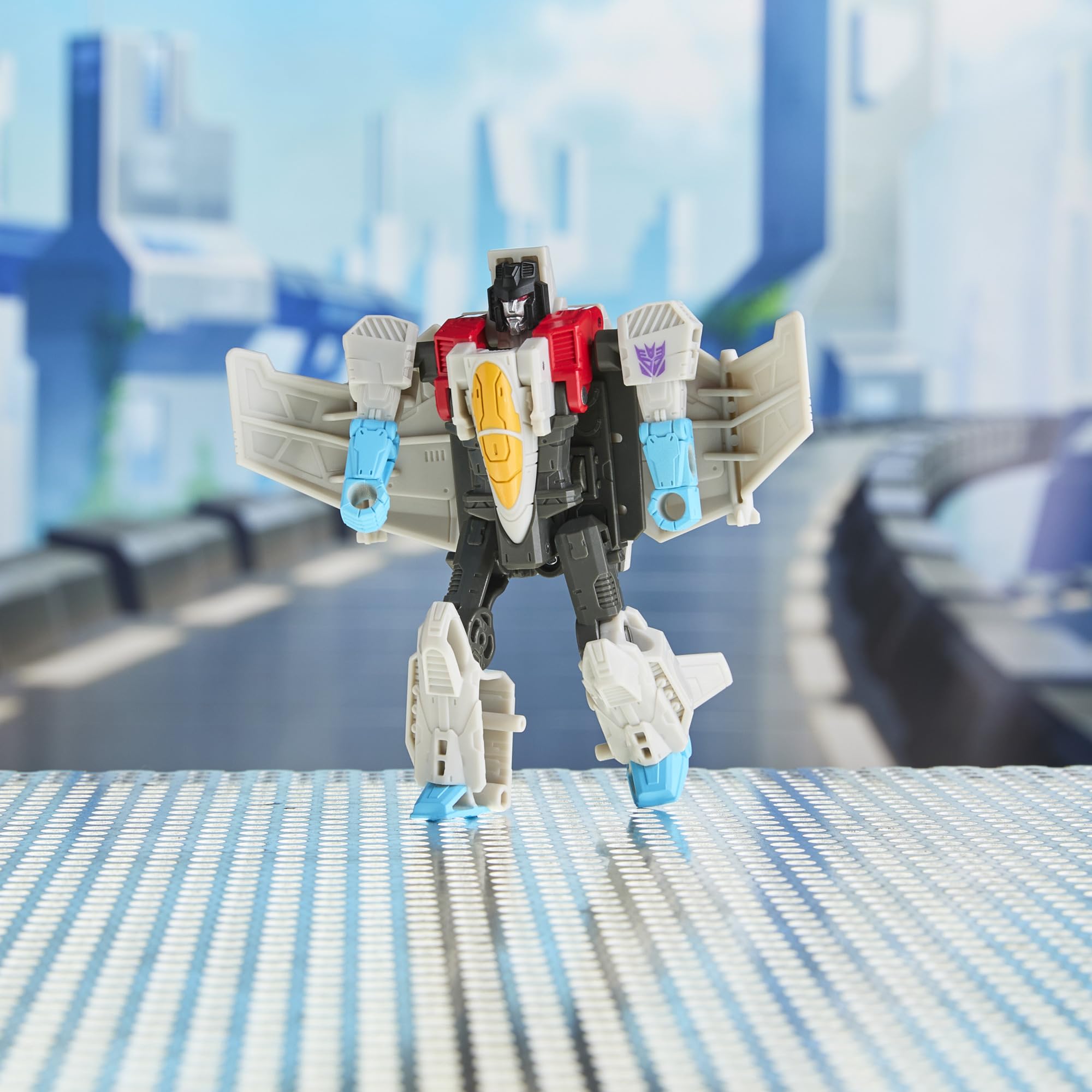 Gift-ready packaging for a Transformers CYBERWORLD Starscream