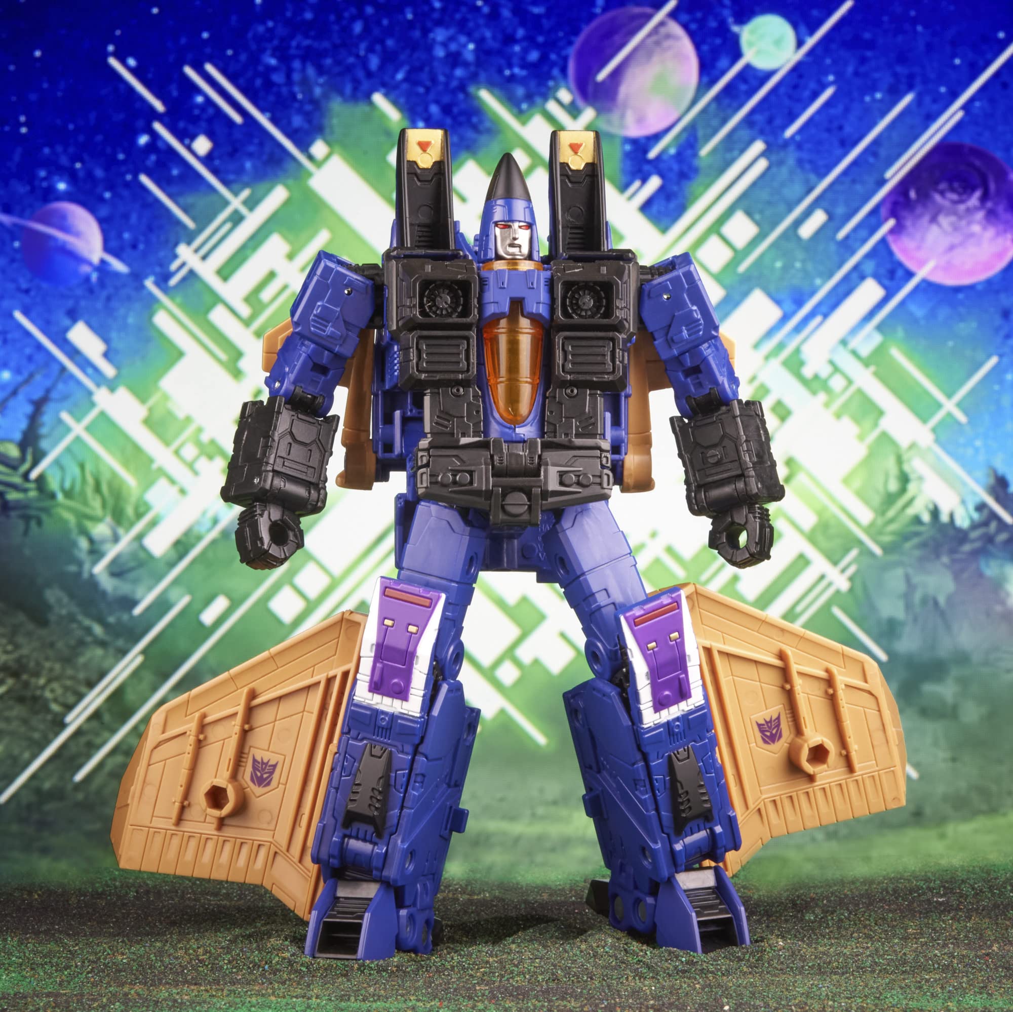 Transformers Dirge poseable joints enable dramatic action scenes and storytelling.