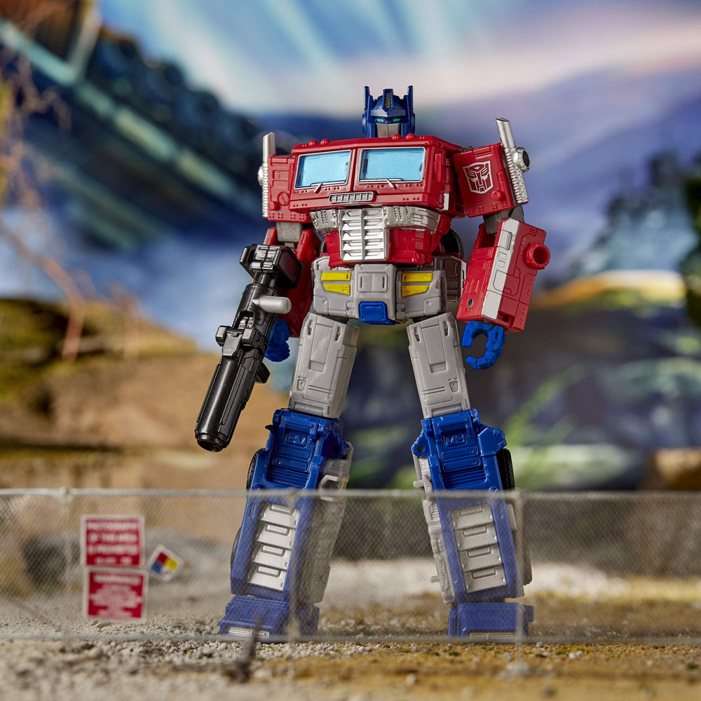 Transformers Earthrise Optimus Prime modular battle-station enables expandable battle scenes.