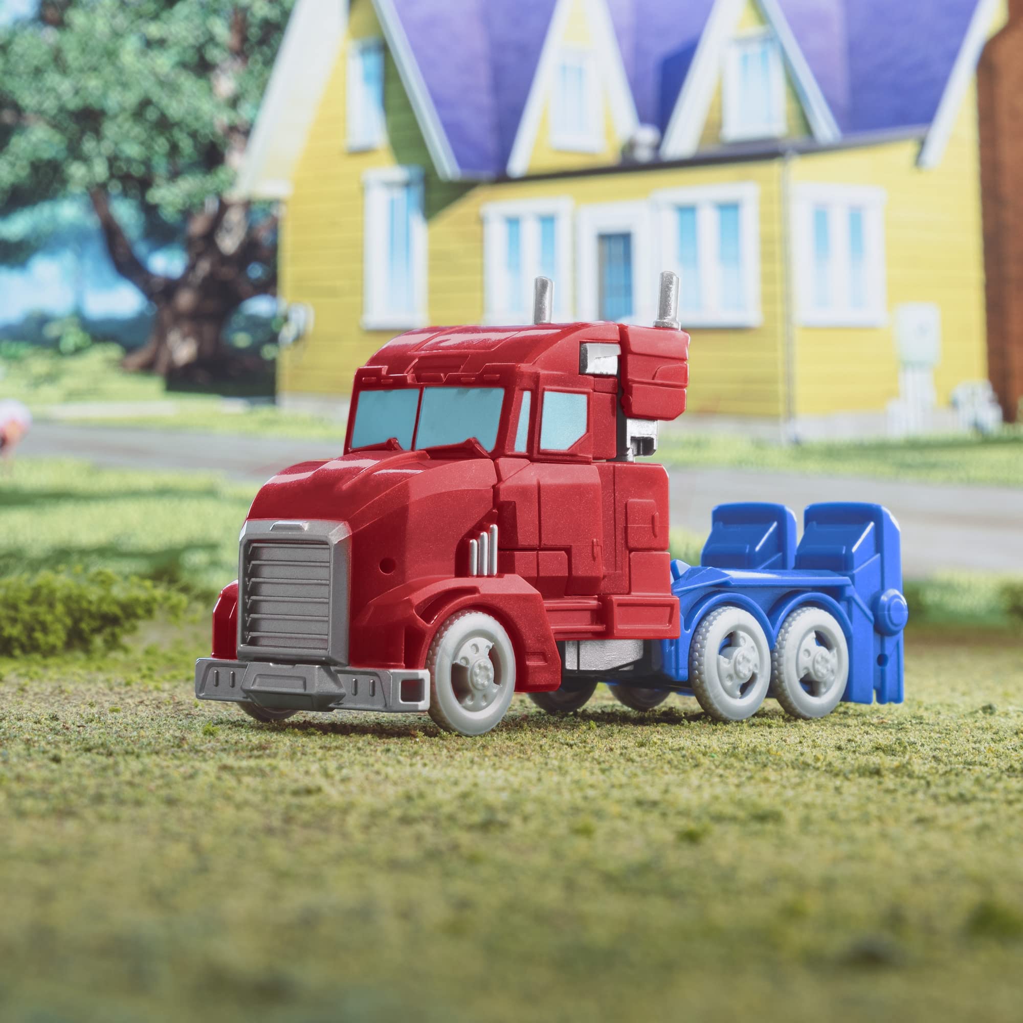Easy 14-step conversion from robot to truck supports curious hands and motor skills.