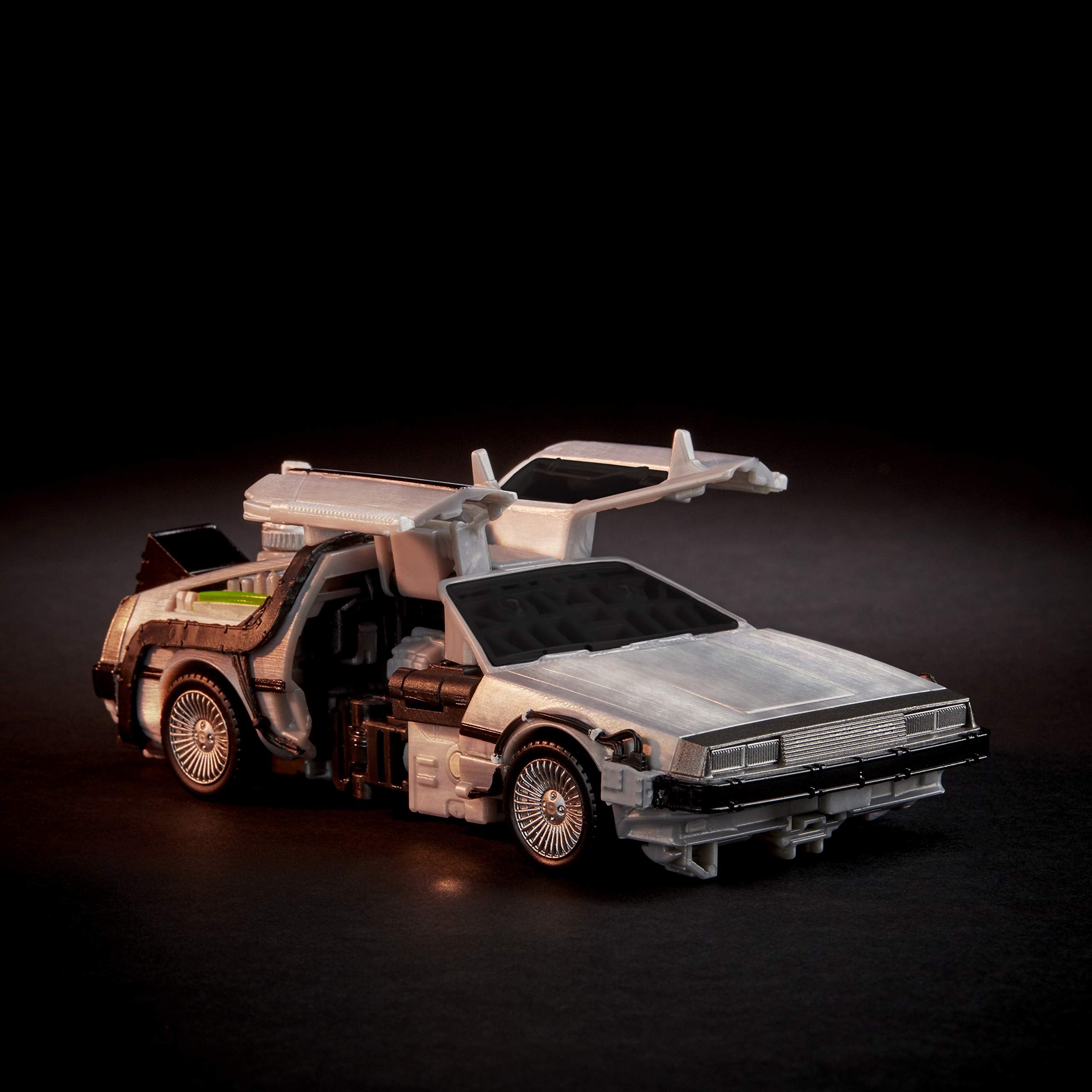 Doc Brown style goggles give Gigawatt authentic deco.