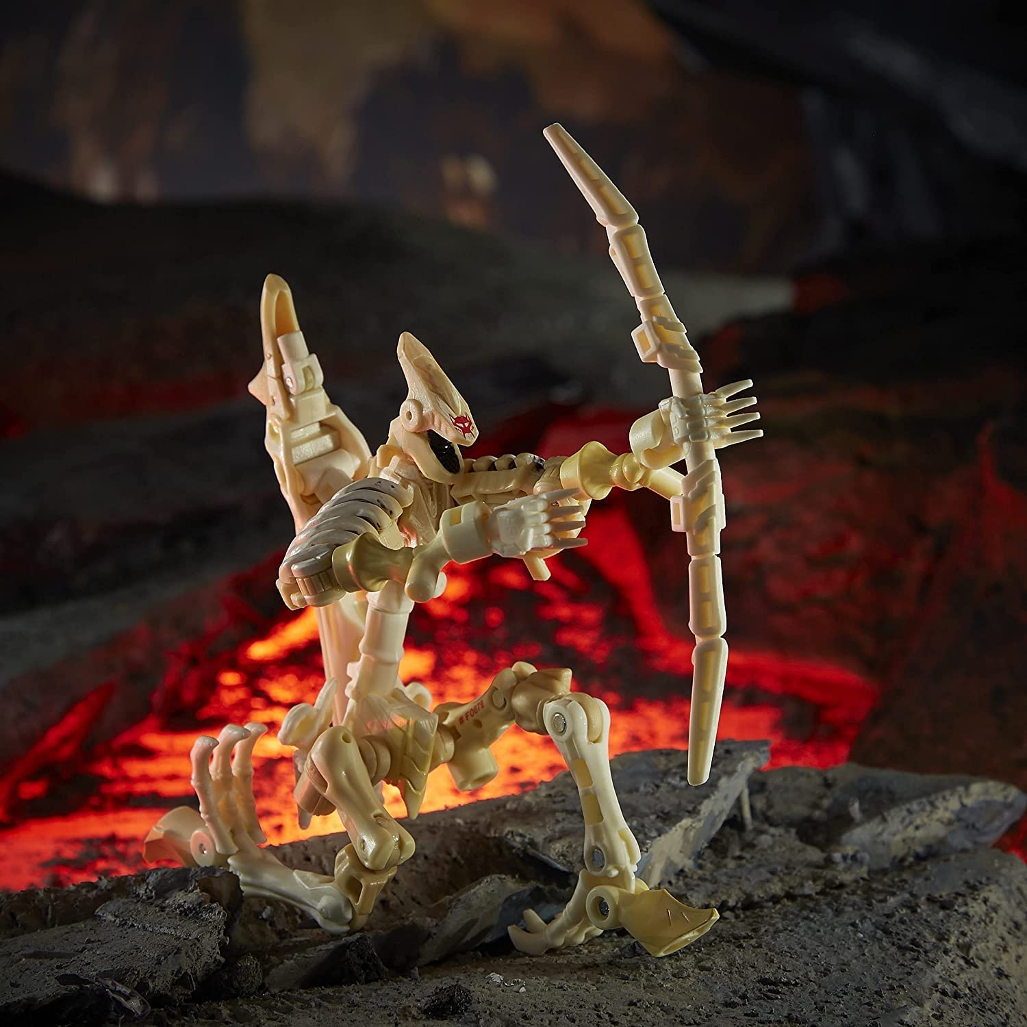 Kingdom deluxe Fossilizer compatibility supports interactions with other figures in the line.