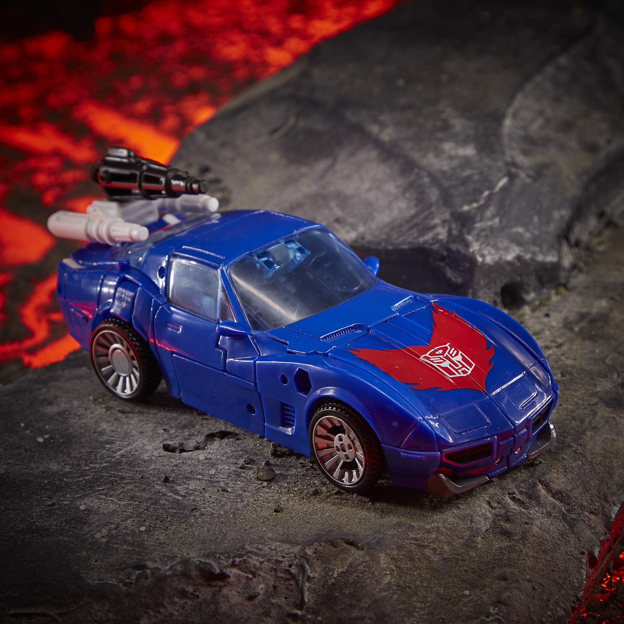 Transformers Kingdom Deluxe WFC-K26 Autobot Tracks golden disk card reveals collectible destiny moments.
