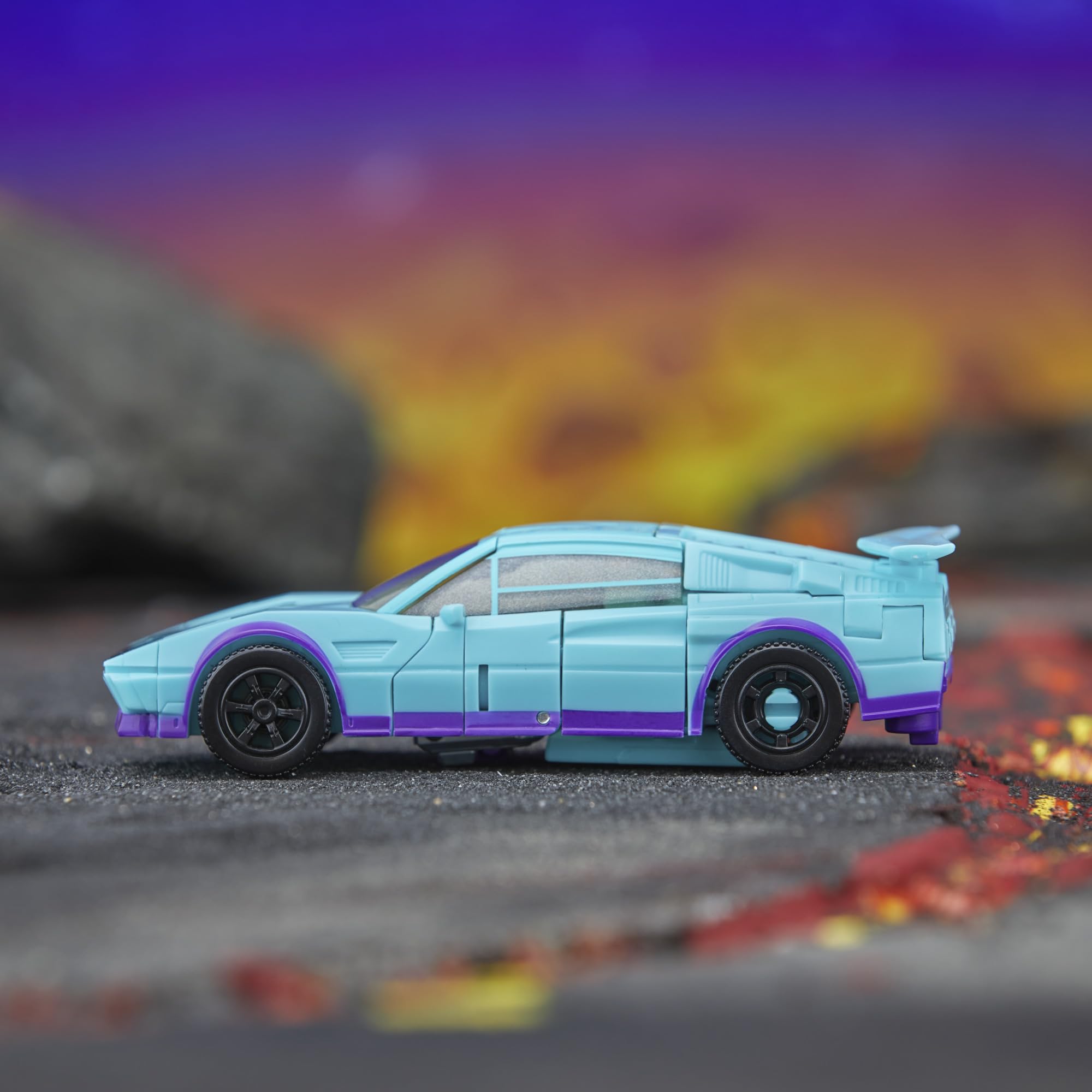 Includes blaster and spoiler accessories for use in both modes.