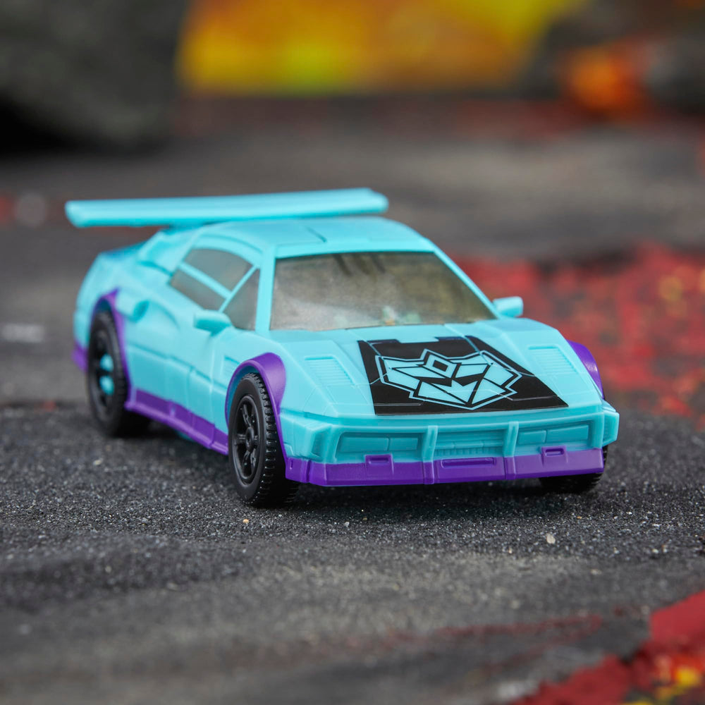 Deluxe figure at 5.5 inches supports versatile shelf display.