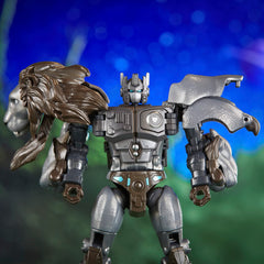 Claw blades extend from Nemesis Leo Prime’s lion paws in robot mode.