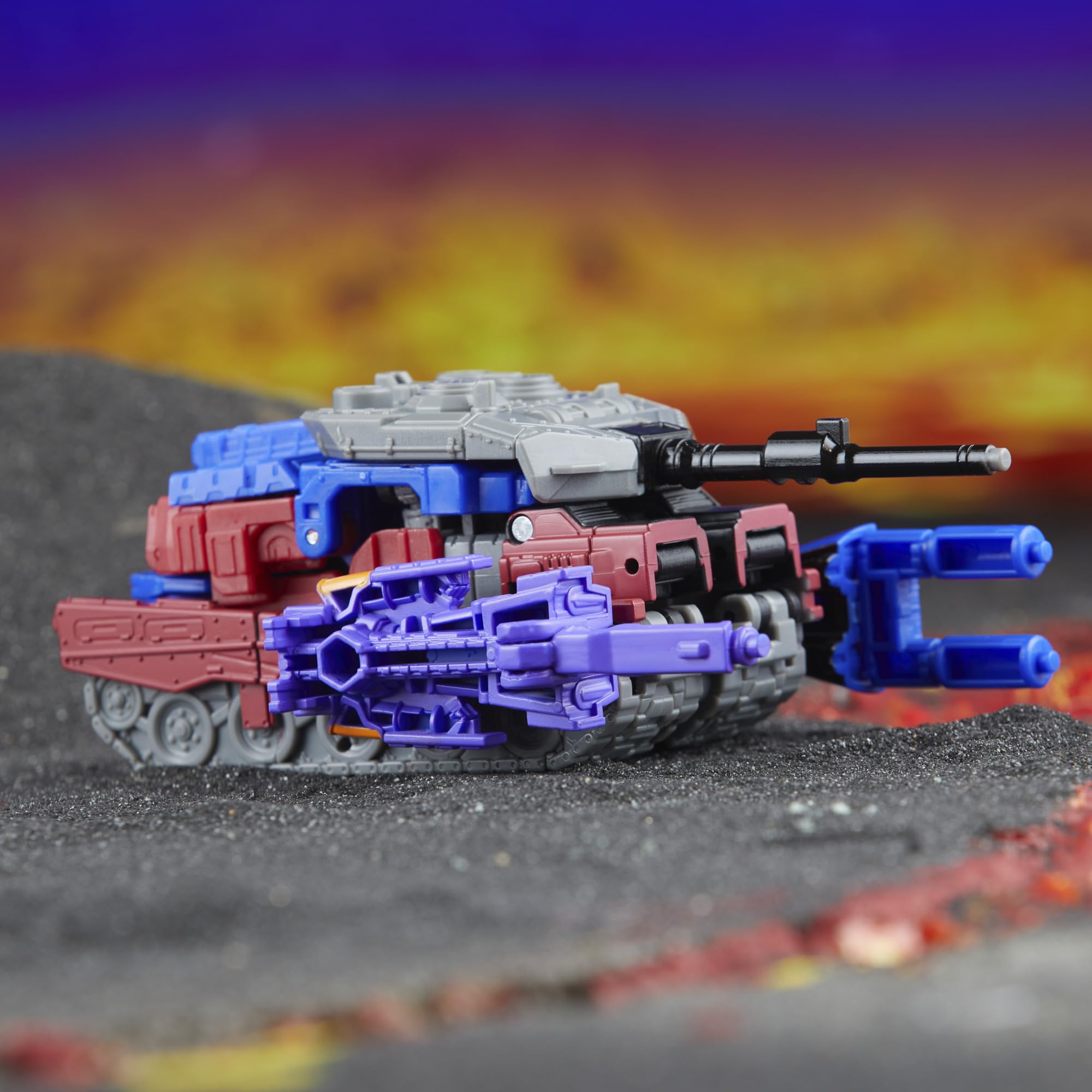 Transformers Legacy Heater G1 Universe figure included as a companion figure.