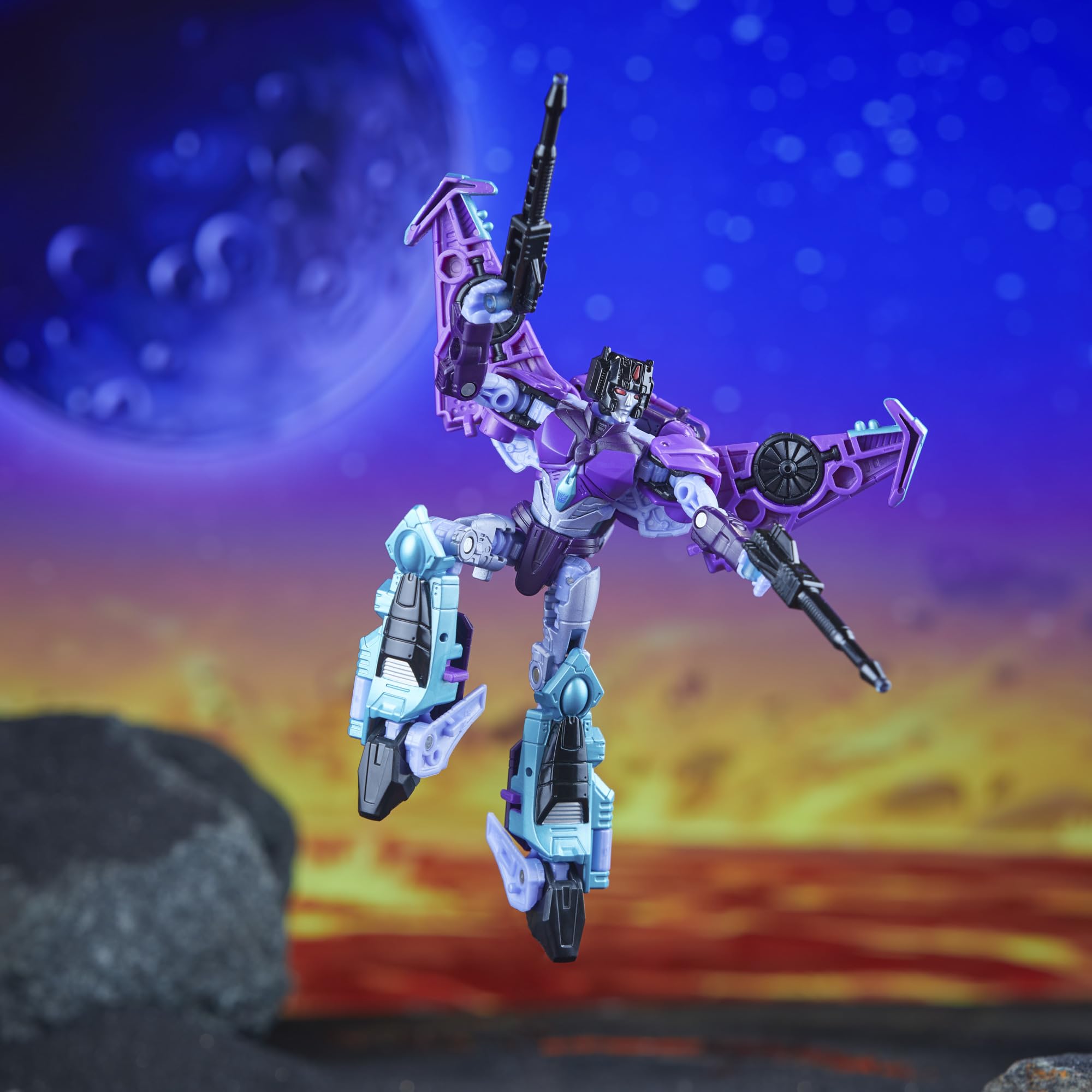 Transformers Legacy Slipstream Deluxe Cyberverse deco evokes iconic animated design.