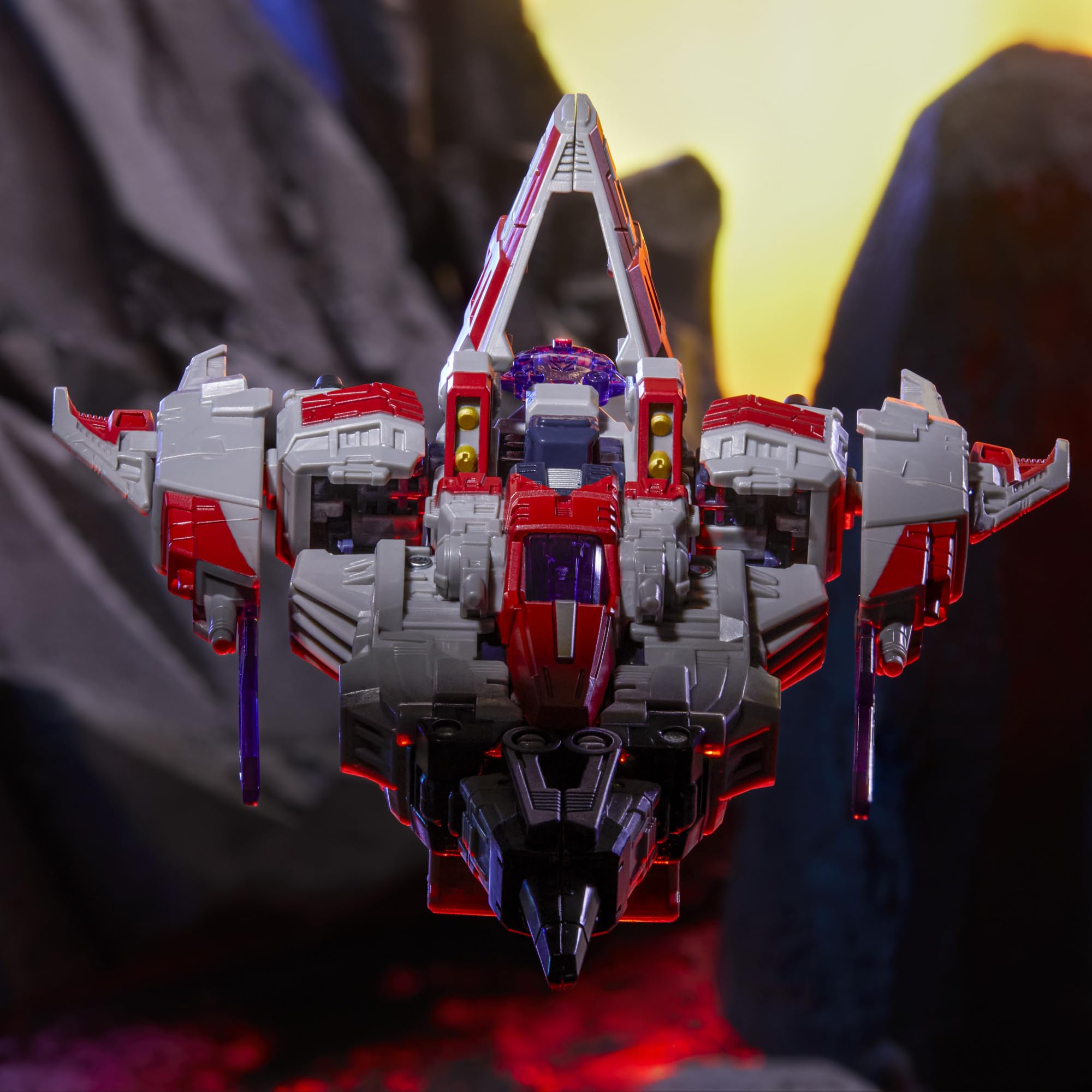 Transformers Legacy Starscream articulated head, arms, and legs enable dynamic poses.