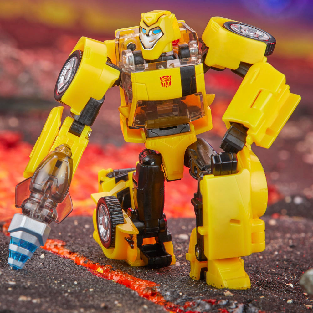Stinger accessory included for battle-ready detail in both modes.