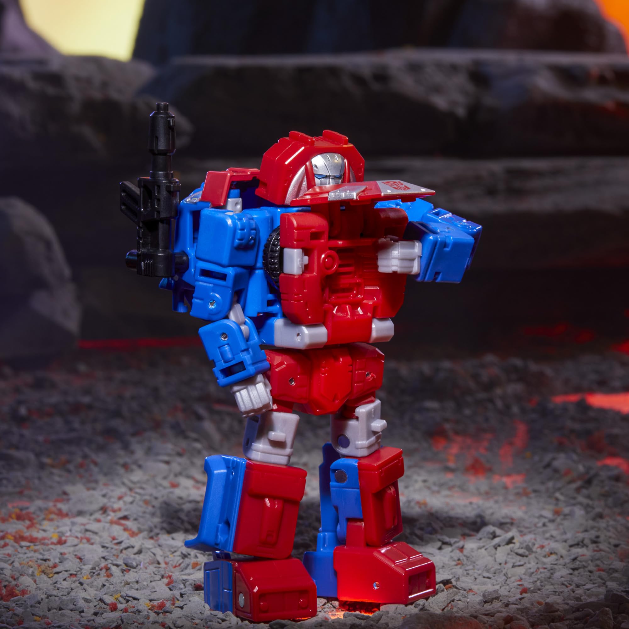 Transformers Legacy United Gears head and limb articulation supports dynamic scenes.